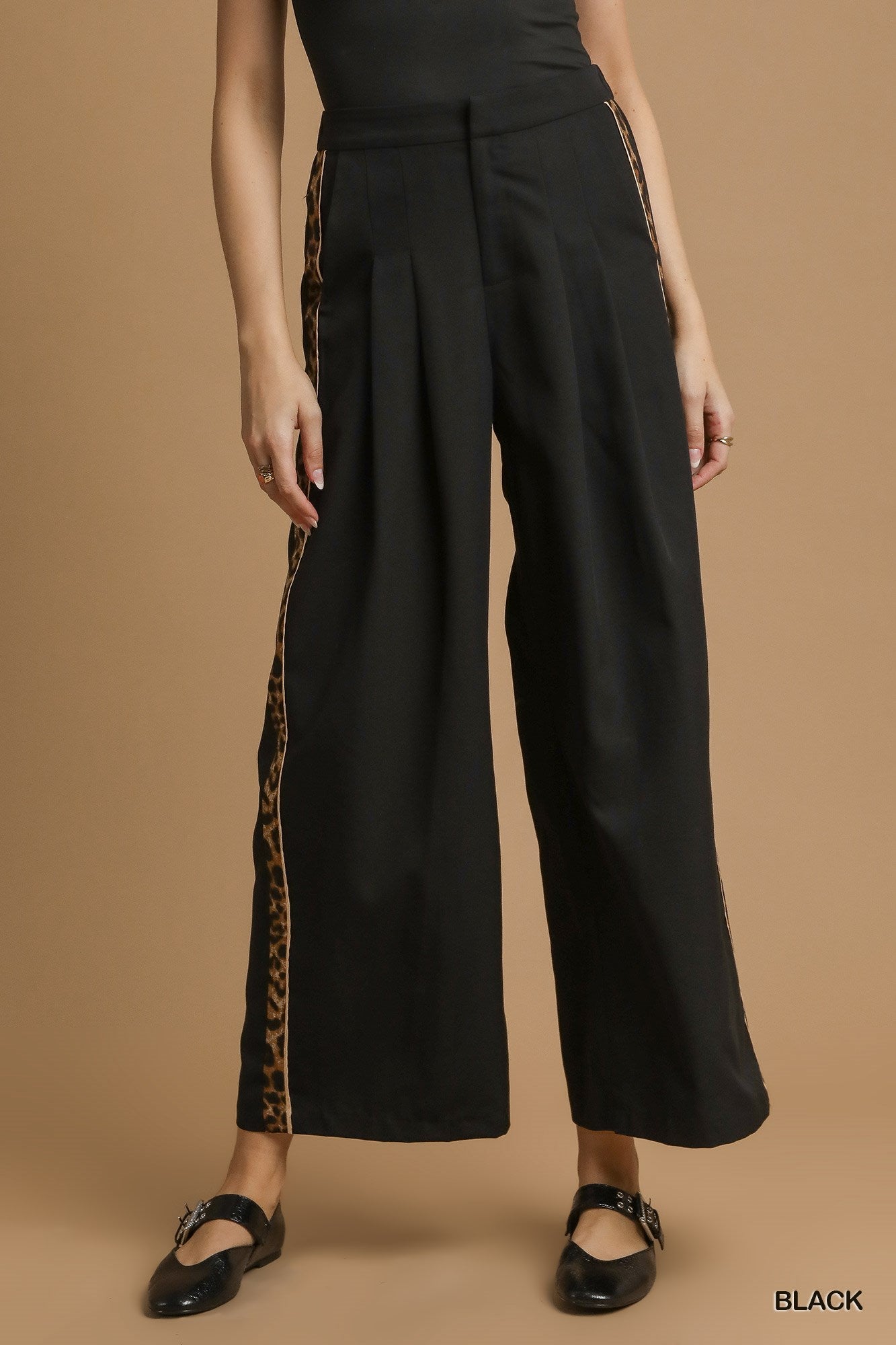 Black pleated pant leopard side print