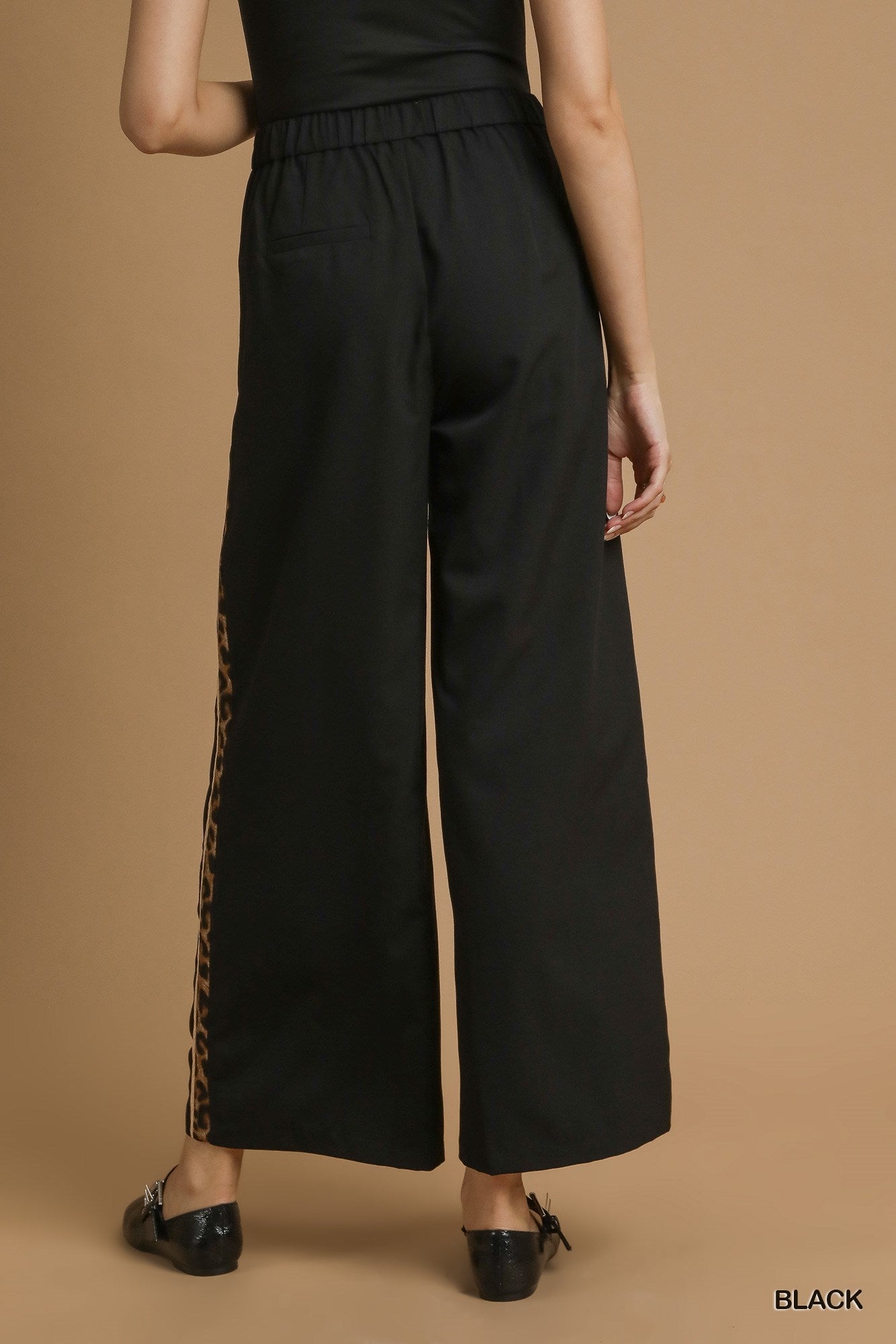 Black pleated pant leopard side print