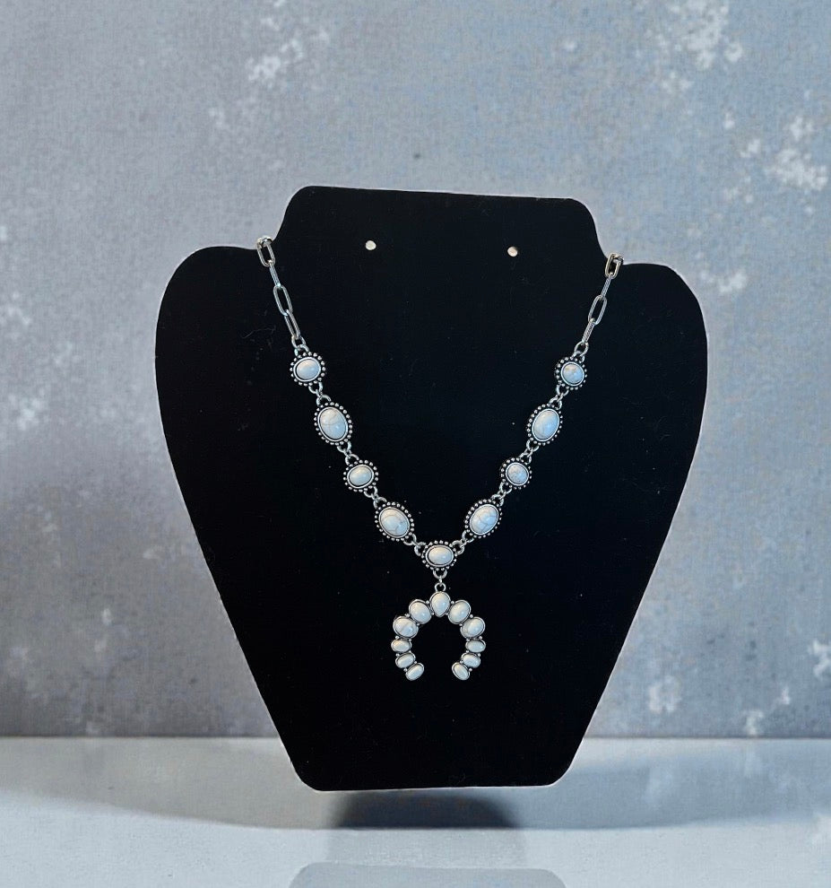 Horse shoe Necklace-TQ/BLK W