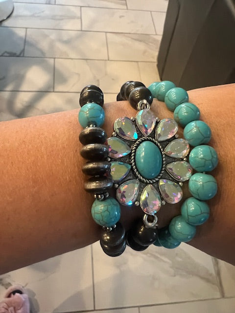 3-stranded Flower turquoise bracelet